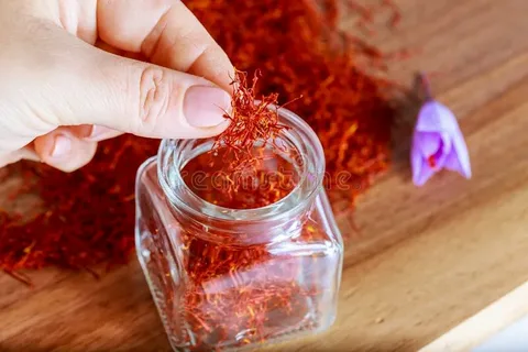 تصویر 2 از زعفران کادویی سحر خیز با طراحی ساده و قابل ارائه